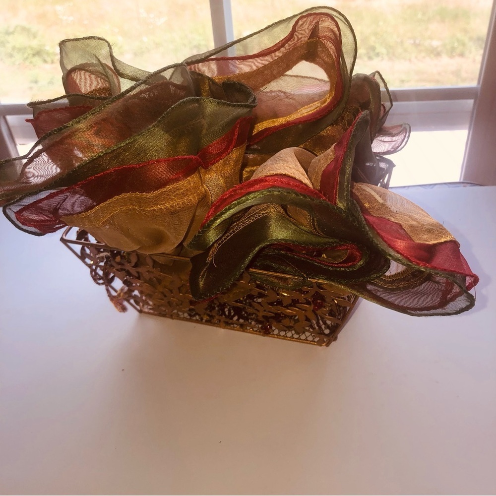 A Basket with four napkins and napkin holders, delicious looking colours